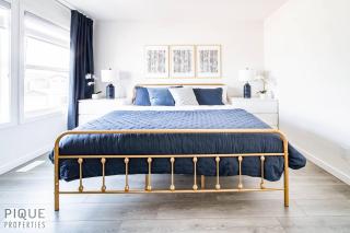 NEW-Luxury 6BR Retreat-Hot Tub-KingBed-EV Charger - 4