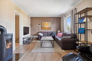 Arctic Aurora Apartment - 3 Bedrooms with parking - 1