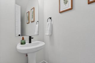 Luxury Dallas Stay 2BR2.5BA • 2Car Garage Patio - 1
