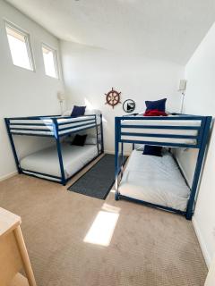 Waterfront Townhome, 3BR, 2 Pools, Sleeps 8 - 2