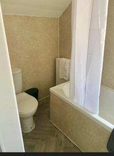 Gateshead Urban 3 Bed Home Sleeps 7, Free Parking - 6