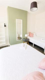 Gateshead Urban 3 Bed Home Sleeps 7, Free Parking - 5