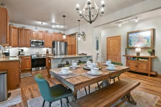 Downtown WP Condo 613 I Pool I Club House I Hot Tub I Great Views I Activity Program - 3
