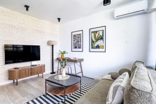 Arsenal Metro Apartment AC by Mia - 2
