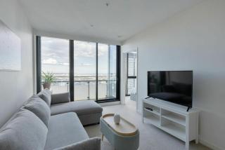 2BDR in Southbank w Parking Pool Gym and Sauna - 0