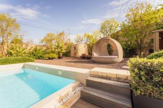 New to the market - 4BR Farmhouse with Pool by SF Homes - 2