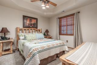 2BR Village At Indian Point 1303 near SDC - Free Tickets Daily up to $500 - Branson - 1