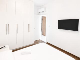 Modern 2BR Apartment with Private Parking in Limassol - 1