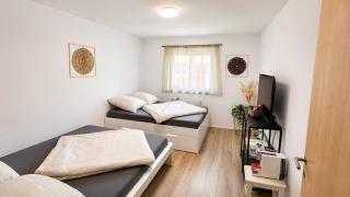 Großzügiges Familienzimmer mit eigenem Bad nähe Pferdezentrum - 0
