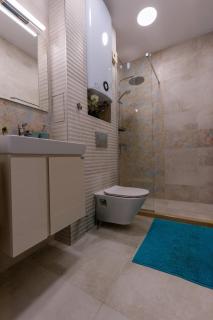 Elegant and sunny apartment with free parking - 5