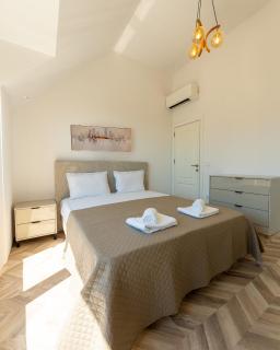 Elegant and sunny apartment with free parking - 7