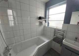 Central Bournemouth 1 Bed Apt Free parking Beach 8 mins - 4