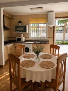 Costacabana Beach Apartment 2 Bedrooms 5 Min walk to Beach - 6