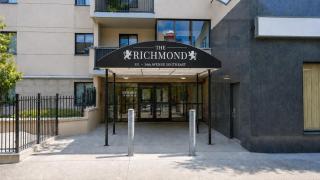 Entire Downtown Condo steps to Stampede and BMO with Parking, 1,5 hrs to Banff - 1
