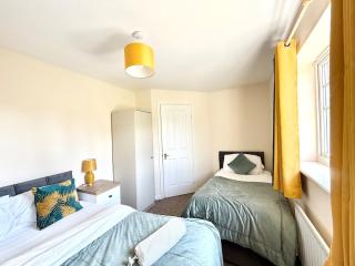 Gordon House Families & Contractors - Parking 3X - 1