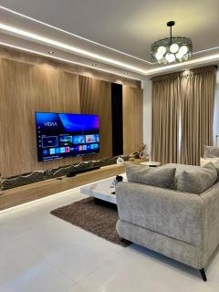 Stunning Two Bedroom Apartment with PS5 & Snooker - 4