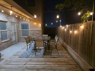 Sunset Retreat, Clean Modern 3BR, Garage, Near 191 - 8