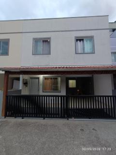 Casa com tres quartos e garagem - 0