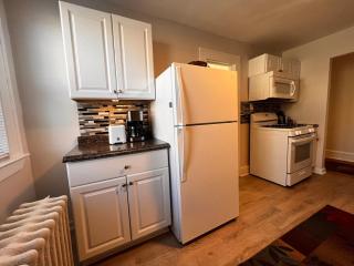 B3-3 Stylish & Comfortable Oasis- All rooms w AC - 1