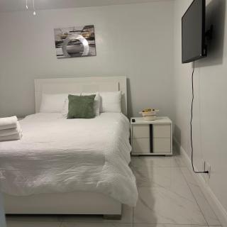 Económico y amplía habitación en Southside - 1
