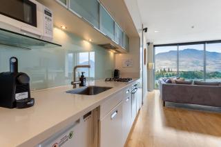 Pounamu Horizon | Central · Lakeview · Fireplace - 9