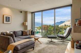 Pounamu Horizon | Central · Lakeview · Fireplace - 1