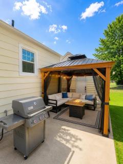 Spacious Home with Fire Pit & Game Room Near Yale - Hamden - 7