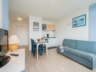 Premium 6-Person Island Sanctuary - 9
