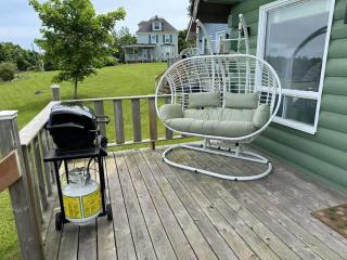Serene Cove Retreat Cottage- Green - 1