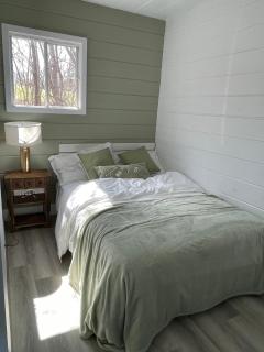 Serene Cove Retreat Cottage- Green - 5