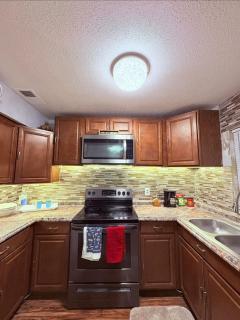 Mins from Universal, Disney, Downtown Sleeps 7 - 6