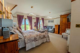 Woodwynd Palm Retreat - Sleeps 14, Hot Tub, BBQ, Games Room, Balcony, Private Garden, Cotswold Views - 2