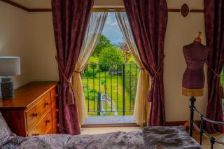 Woodwynd Palm Retreat - Sleeps 14, Hot Tub, BBQ, Games Room, Balcony, Private Garden, Cotswold Views - 9