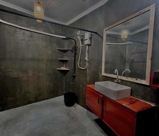Spacious 2BR Central With kitchen Fast wifi - 2