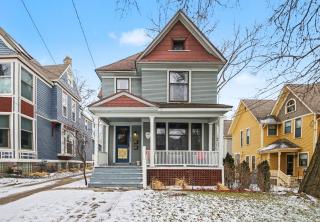 2 Bedroom Apartment 1st floor fully remodeled in historic district near downtown Grand Rapids! - 9