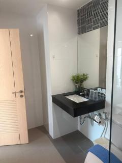 1Bedroom Condo with Pool, Gym near Airport Beach - 1