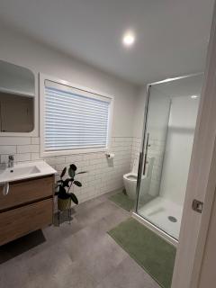 Coastal Art Deco Stay - 8