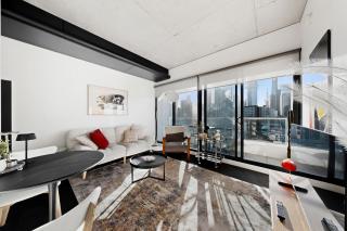 Elevated 1-Bed Retreat Steps from Shops - 9