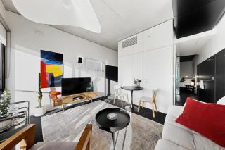 Elevated 1-Bed Retreat Steps from Shops - 4