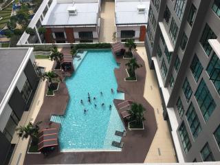 IOI Conezion Iman's Home with Pool View Unit - 8