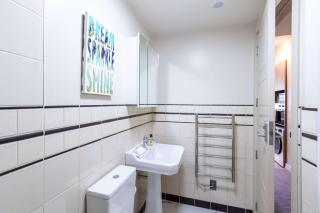 Central Te Aro Stay - Modern Studio for 2 - 2