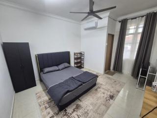 Amza Homestay Gong Badak - 3
