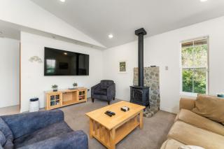 Wapato Lake Waterfront Retreat - 9