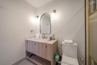 Miami Getaway 2BR Queen Suite 2 Baths - 2