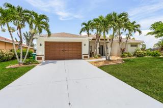Sunny Paradise Villa with HTD Pool Game Room And Privacy - 2