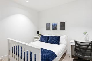 Luxury 2BR Melbourne CBD Apartment QV Chinatown Sky City Views - 3