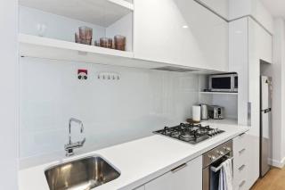 Luxury 2BR Melbourne CBD Apartment QV Chinatown Sky City Views - 1