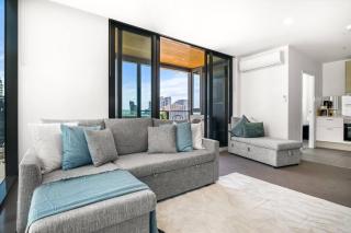 Spacious 2BR Melbourne CBD Apartment Pool, Gym and Near Marvel Stadium - 8