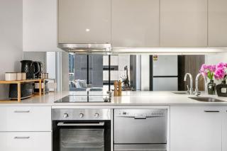 Spacious 2BR Melbourne CBD Apartment Pool, Gym and Near Marvel Stadium - 5
