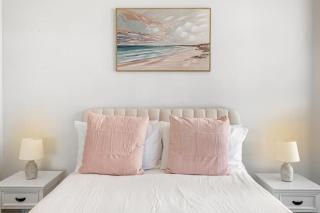 Spacious 2BR Melbourne CBD Apartment Pool, Gym and Near Marvel Stadium - 4